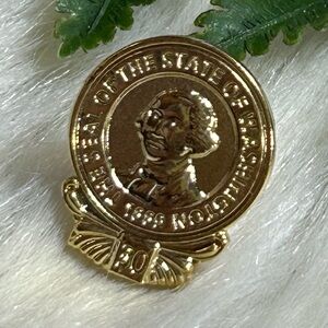 Vintage Washington Gold tone pin